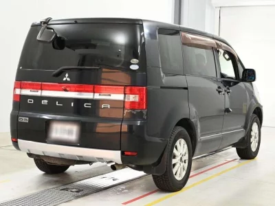 MITSUBISHI DELICA D5