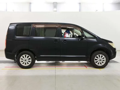 MITSUBISHI DELICA D5