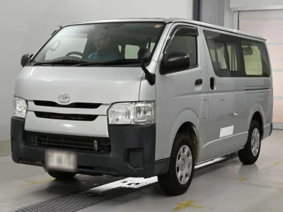 TOYOTA HIACE VAN