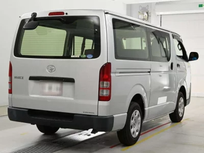 TOYOTA HIACE VAN