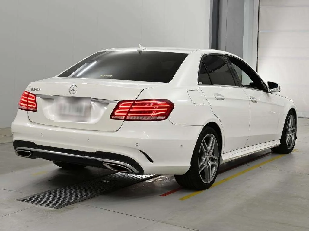 Mercedes-Benz E-Class, миниатюра 2