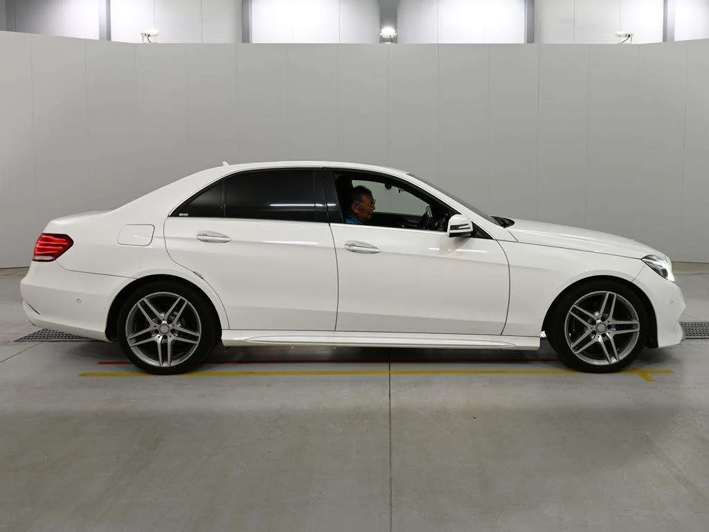 Mercedes-Benz E-Class, миниатюра 3