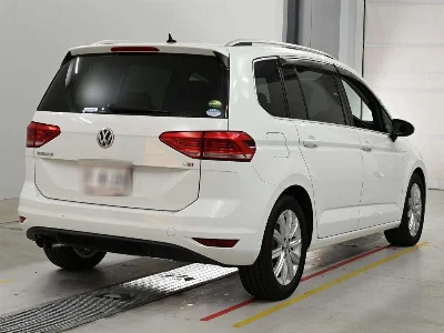 VOLKSWAGEN GOLF TOURAN