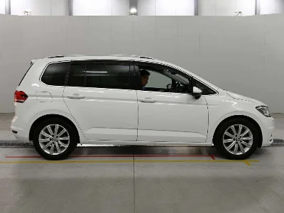 VOLKSWAGEN GOLF TOURAN