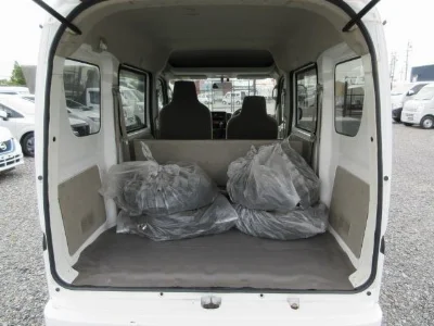 NISSAN CLIPPER VAN