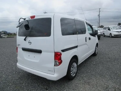 NISSAN NV200