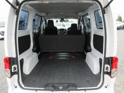NISSAN NV200