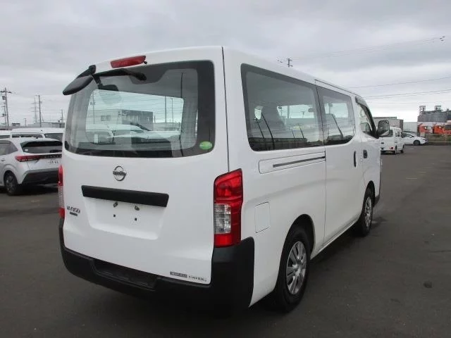 Nissan NV350 Caravan DX 3 NUMBER OF SEATS /4WD, миниатюра 2