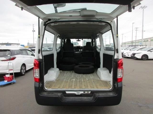 Nissan NV350 Caravan DX 3 NUMBER OF SEATS /4WD, миниатюра 3