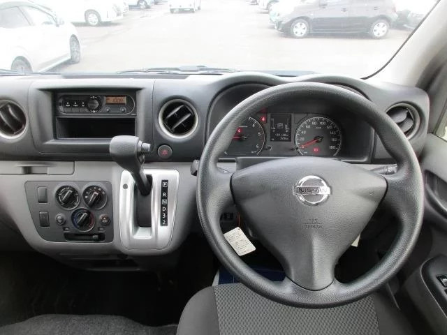 Nissan NV350 Caravan DX 3 NUMBER OF SEATS /4WD, миниатюра 4