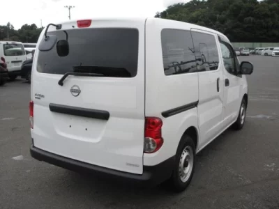 NISSAN NV200