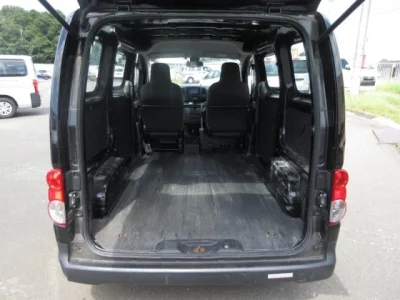 NISSAN NV200