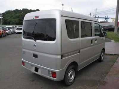 NISSAN CLIPPER VAN