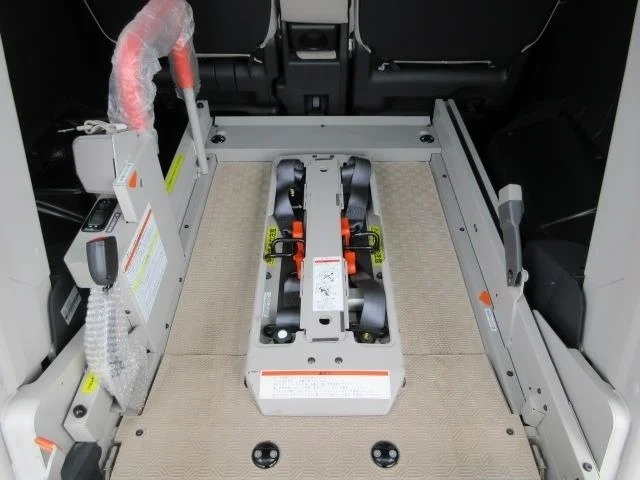 Nissan SERENA CHAIR CAB /4WD, миниатюра 6