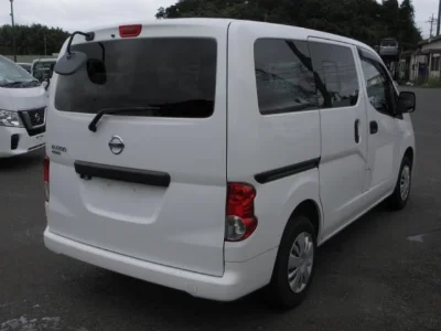 NISSAN NV200