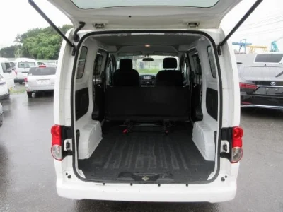 NISSAN NV200