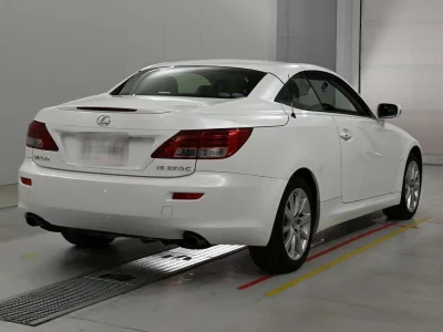 LEXUS IS