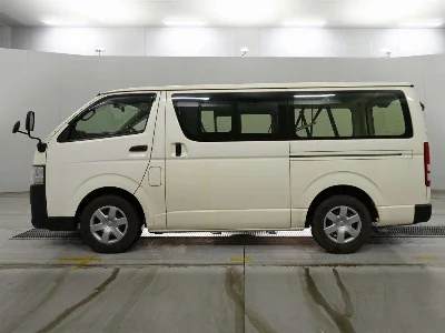 TOYOTA REGIUS VAN