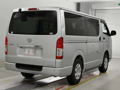 TOYOTA HIACE VAN