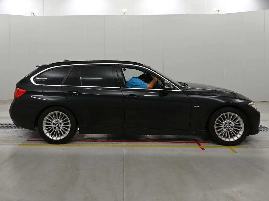 BMW 3 Series 320d Touring Luxury, миниатюра 3