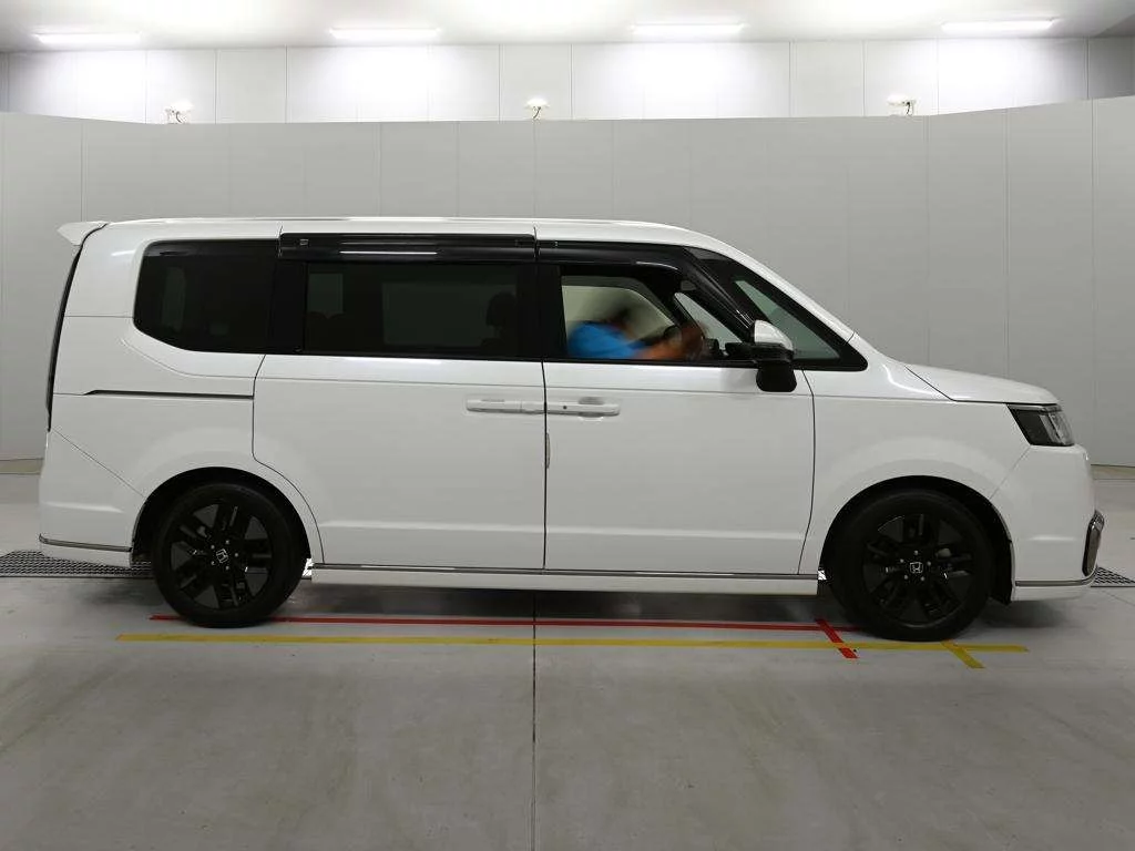Honda Stepwgn SPADA, миниатюра 3