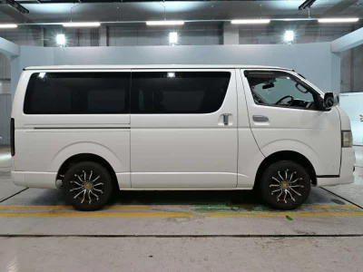TOYOTA REGIUS VAN