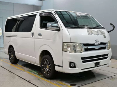 TOYOTA REGIUS VAN