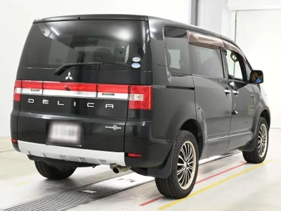 MITSUBISHI DELICA D5