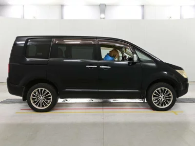 MITSUBISHI DELICA D5