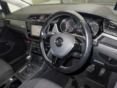 VOLKSWAGEN GOLF TOURAN