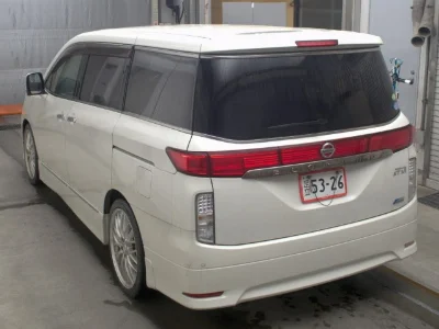 NISSAN ELGRAND