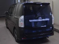 Цена авто Toyota Voxy с аукционов Японии, номер кузова ZRR75W, пробег 174 000, оценка 2