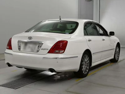 TOYOTA CROWN MAJESTA