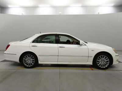 TOYOTA CROWN MAJESTA