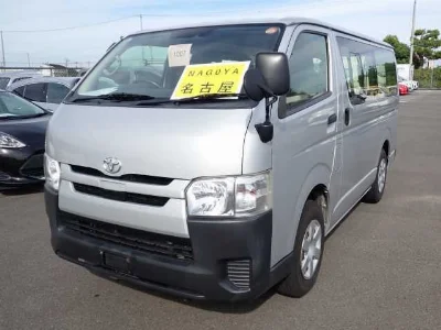 TOYOTA HIACE VAN