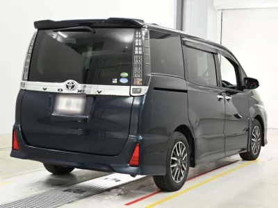 Статистика аукционов Toyota Voxy