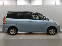 Цена авто Toyota Noah с аукционов Японии, номер кузова AZR60G, пробег 63 000, оценка 8