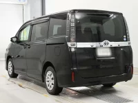 Цена авто Toyota Voxy с аукционов Японии, номер кузова ZRR80G, пробег 107 000, оценка 2