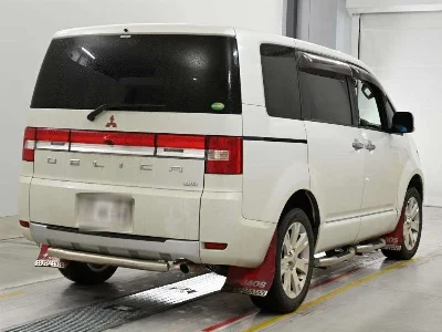 MITSUBISHI DELICA D5