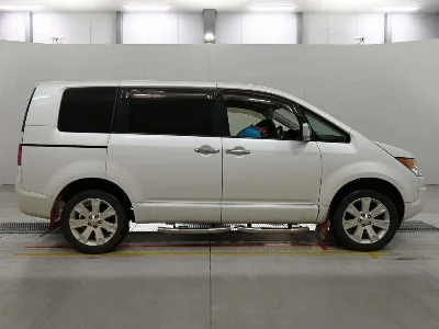 MITSUBISHI DELICA D5