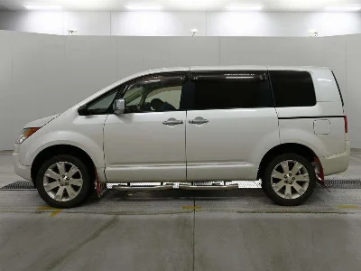 MITSUBISHI DELICA D5