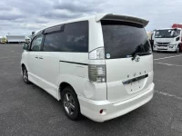 Цена авто Toyota Voxy с аукционов Японии, номер кузова AZR60G, пробег 69 000, оценка 20