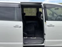 Цена авто Toyota Voxy с аукционов Японии, номер кузова AZR60G, пробег 69 000, оценка 20