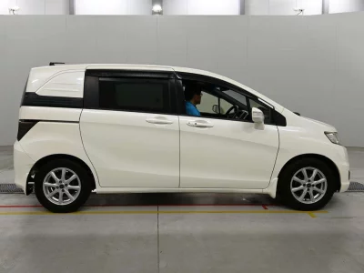 HONDA FREED SPIKE