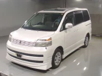 Цена авто Toyota Voxy с аукционов Японии, номер кузова AZR60G, пробег 100 000, оценка 6