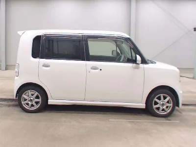 Toyota Pixis Space