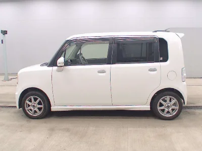 TOYOTA PIXIS SPACE