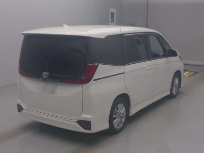 TOYOTA NOAH