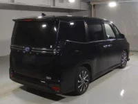 Цена авто Toyota Voxy с аукционов Японии, номер кузова ZWR90W, пробег 36 000, оценка 3