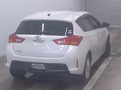 TOYOTA AURIS